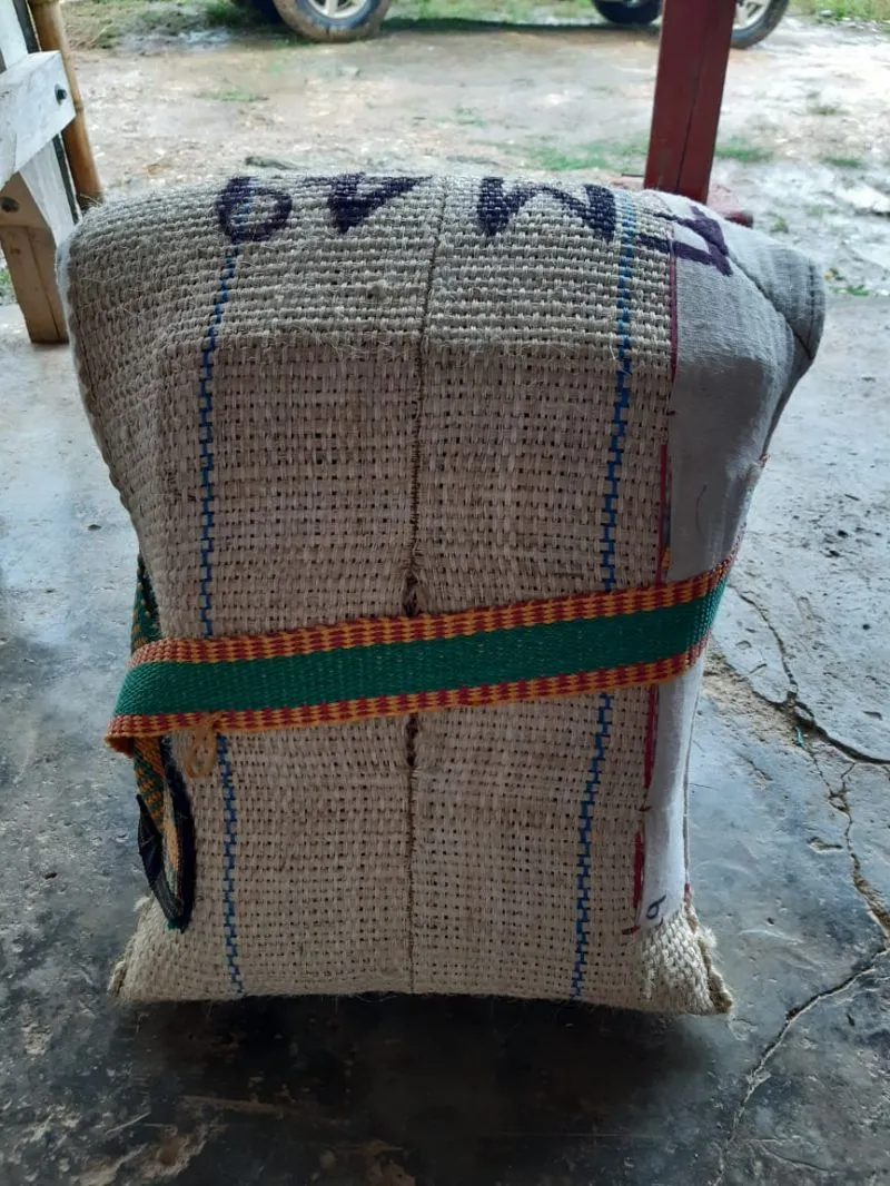 Enjalma en tapa de fique con ribete de manta arriero