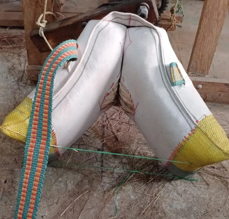 Enjalma en manta vista de frente y con ribete de manta arriero