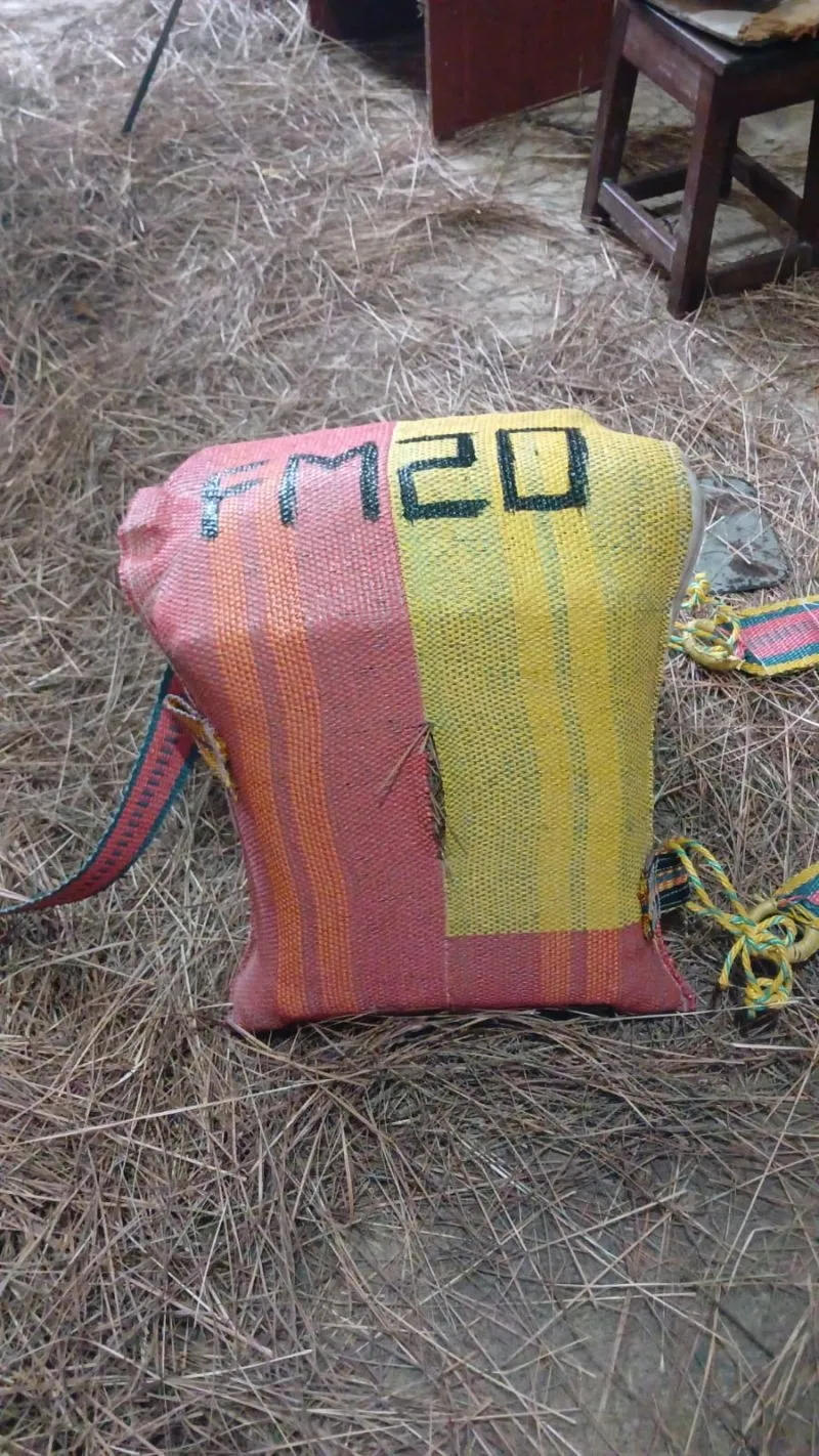 Enjalma vista lateral hijueliada, la retranca no va pegada a la enjalma, sino que es removible 