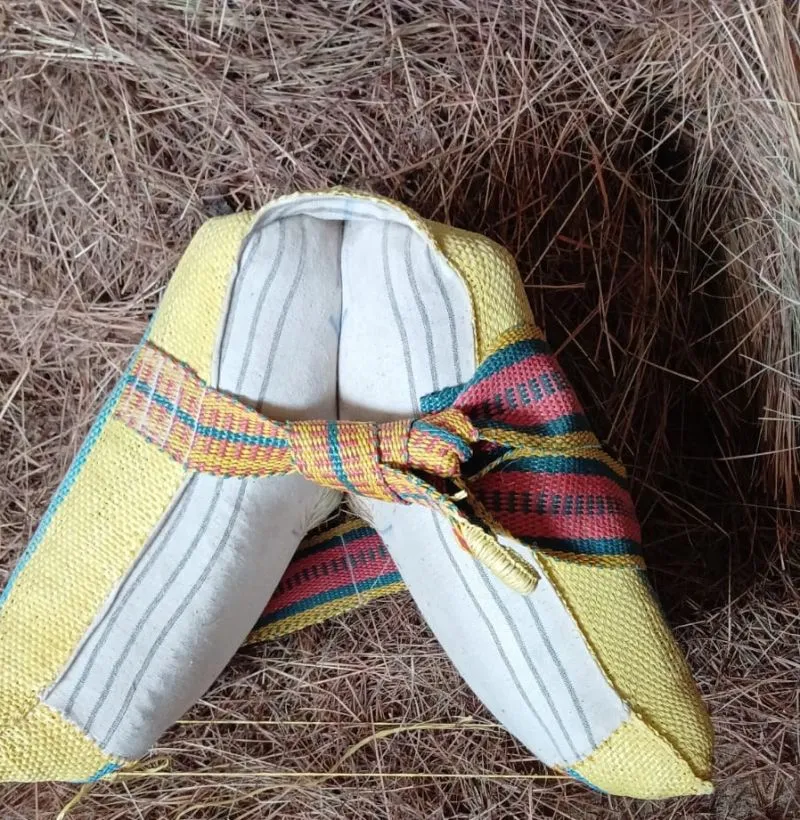 Enjalma vista frontal sin ribete, con manta arriero